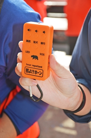 【八戸うみねこマラソン】クマ対策もしっかり 安全確保へスタッフが道具所持