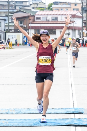 【八戸うみねこマラソン】初青森、初出場で初優勝 東京の冨井菜月さん/女子10キロ高校生以上39歳以下