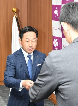 公共工事も柔軟対応を　塗料不足懸念、下北塗装組合がむつ市に要望