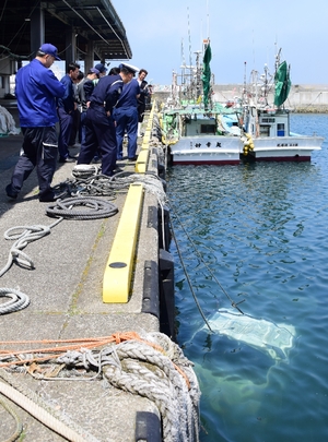 軽トラックが海に転落　運転の漁業男性死亡／六ケ所