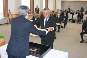元消防隊員や消防団員ら28人受章 青森県庁で春の叙勲・褒章の伝達式