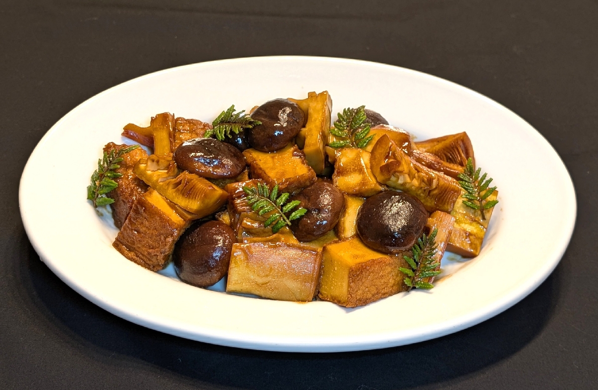 タケノコと厚揚げ、シイタケのうま煮