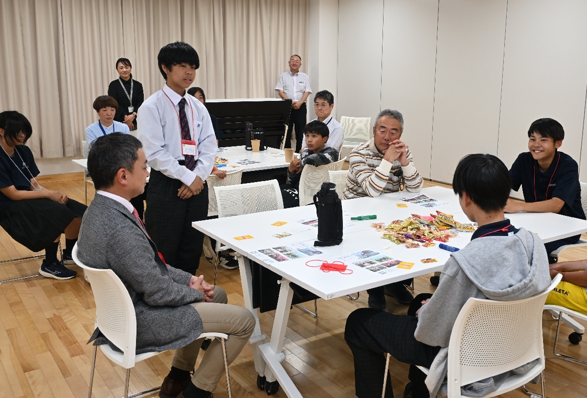 交流会で名農高に入学した理由を発表する竹内光さん