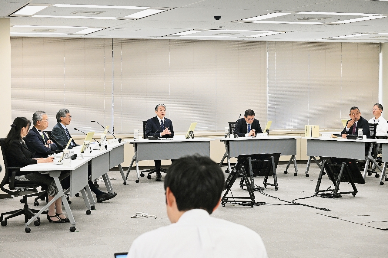 使用済み核燃料再処理工場の使用前事業者検査の在り方について議論した原子力規制委員会の定例会合＝２０日、東京都内