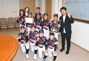 「おいらせJBC」が日本一　少年軟式野球、知事に喜び報告