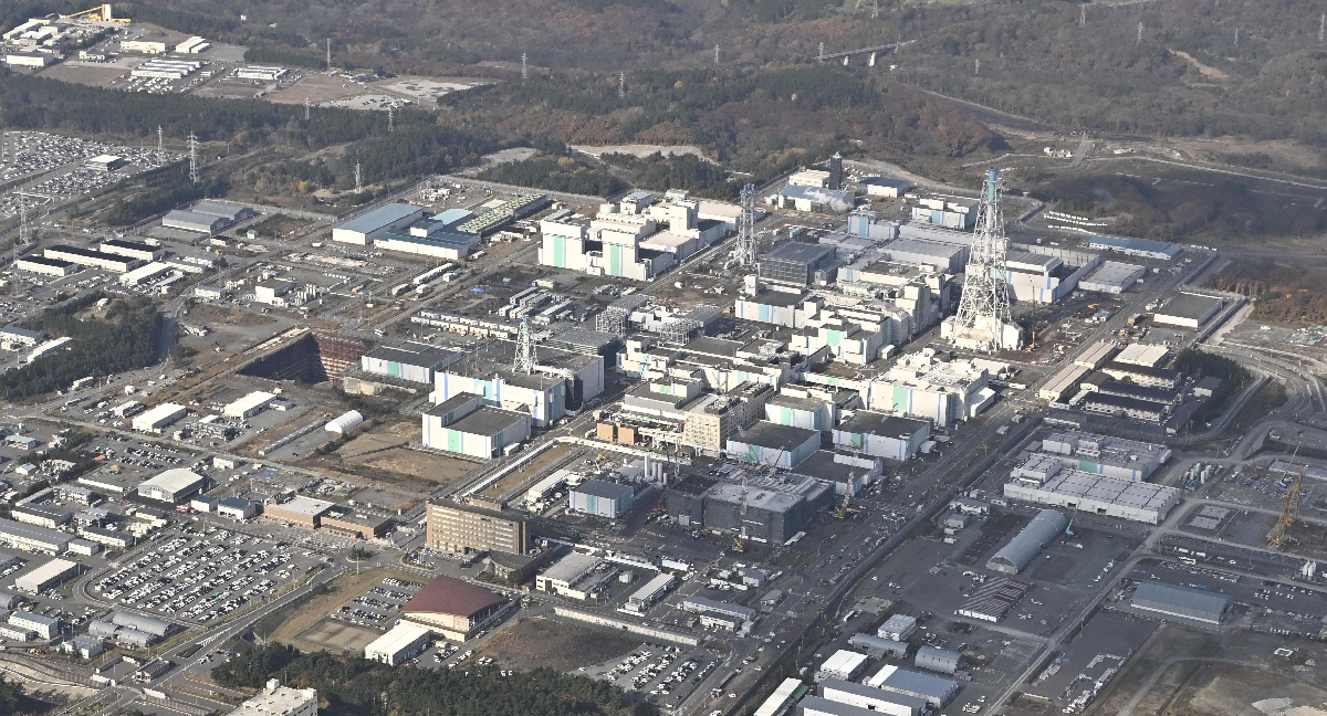 原子力規制委員会の設工認審査が一つのヤマ場を迎えつつある日本原燃の使用済み核燃料再処理工場。原燃は次回の審査で説明を終える方針だ＝２０２５年１１月、六ケ所村