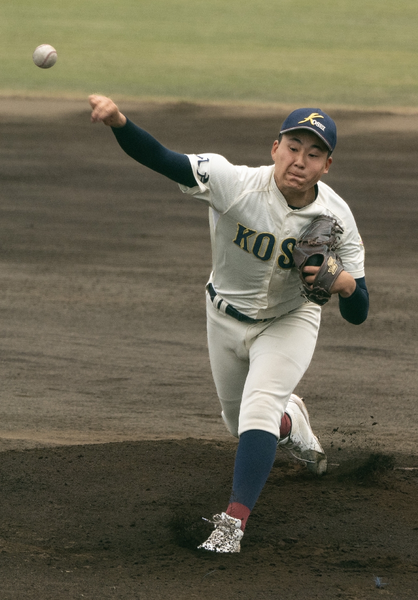 【決勝・青森山田―八学光星】6回を無失点に抑えた八学光星先発の岩崎賢成=六戸メイプル
