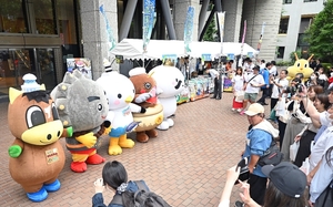下北の特産品、都内でPR Jパワー、本店前でフェア