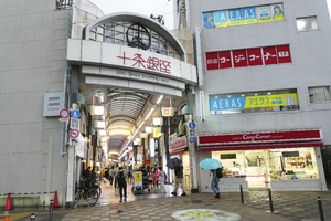 【TOKYO とことこ散歩】活気とくつろぎ、下町情緒 十条、歴史ある演芸場も
