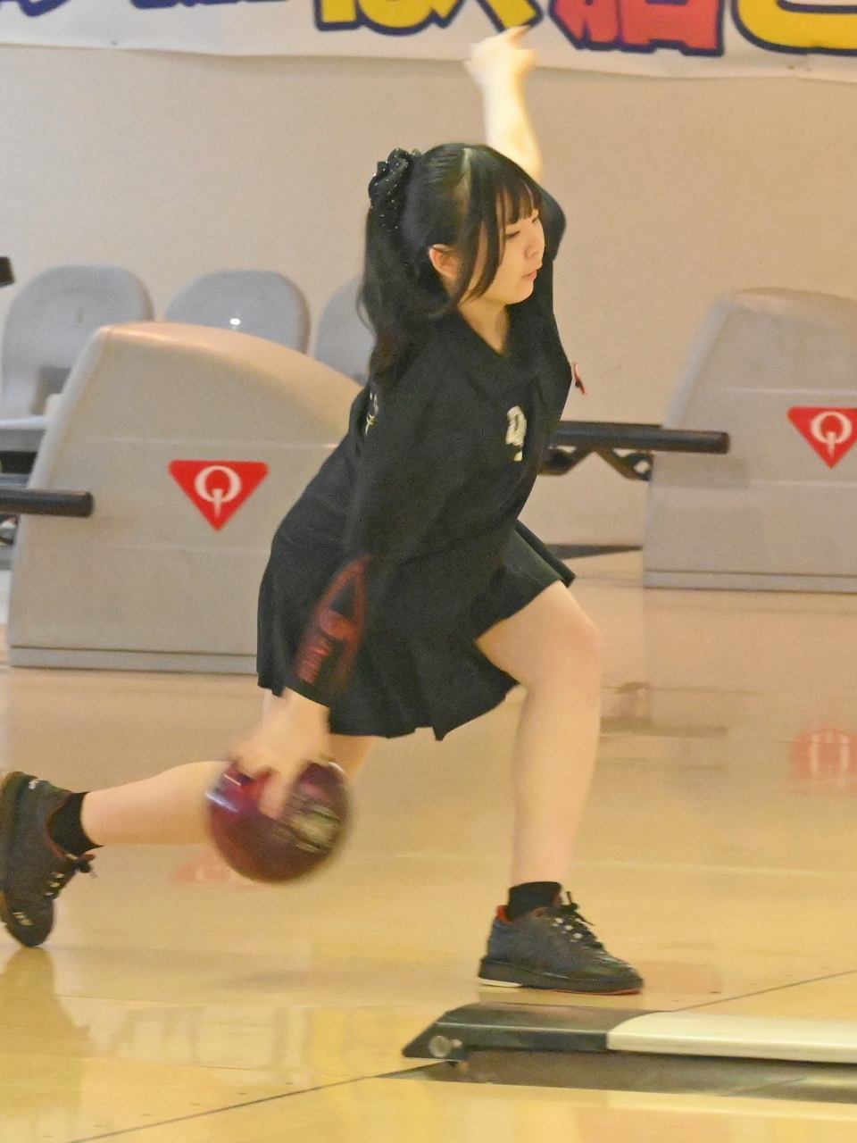 【ボウリング女子学校対抗】頂点に立った千葉の鈴木心愛=青森市アオモリボウル