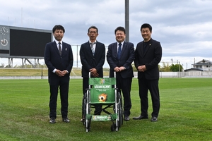 アルミ缶をリサイクル ヴァンラーレ八戸デザインの車いすが完成