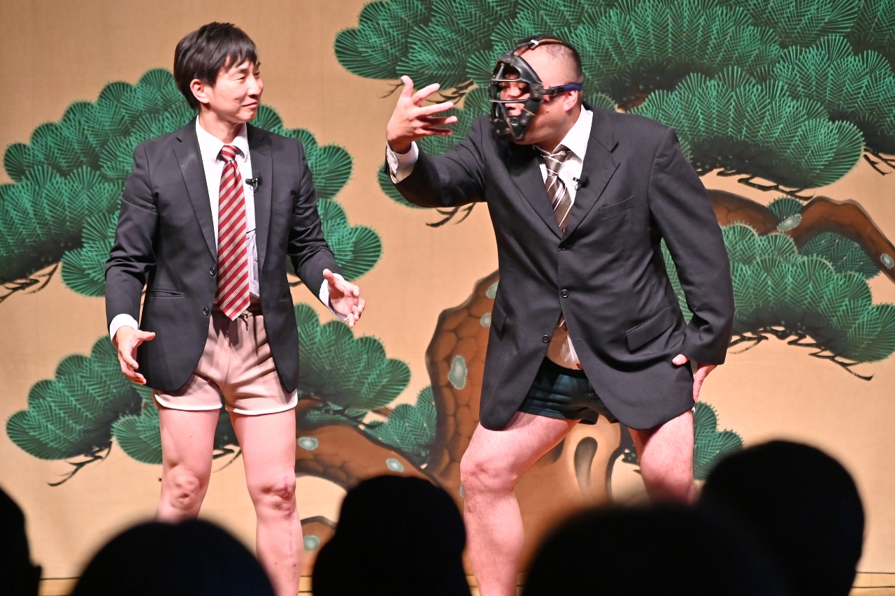 ショートコントを披露した「ゼブラとホイ」。あどばるーんの小野ますのぶさんに「練習しすぎてしまった」と裏側を暴露された