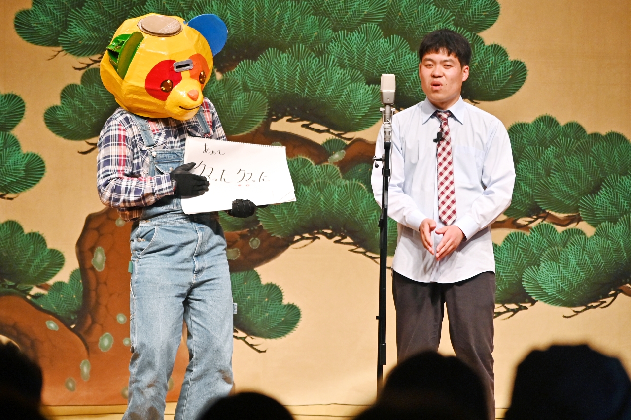 初出場の「ワラハンズ」。会場と手拍子で一体感を生み出した