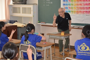 手話や伝統芸能など外部講師が指導　上久保小（三沢）でクラブ活動始まる