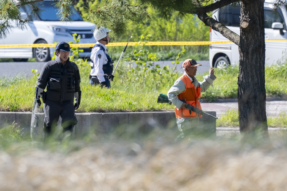 八戸市で緊急銃猟が行われた５月６日、現場周辺で警戒に当たる関係者