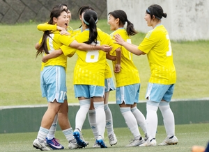 【県高総体】チーム救った好連係/サッカー女子・光星の磯沼と永坂