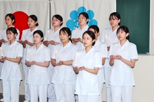 臨床実習へ20人決意新た 八戸保健医療専門学校で燈火式