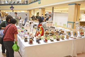 利用者が心込め手作り 木工細工や食べ物販売 くるみの里がラピアで「感謝祭」
