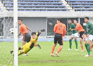 【県高総体】貫禄の４発完封　青森山田／サッカー
