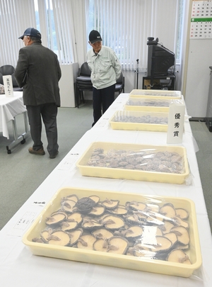 上小路さん(洋野)が2部門で優秀賞 久慈地区乾しいたけ品評会