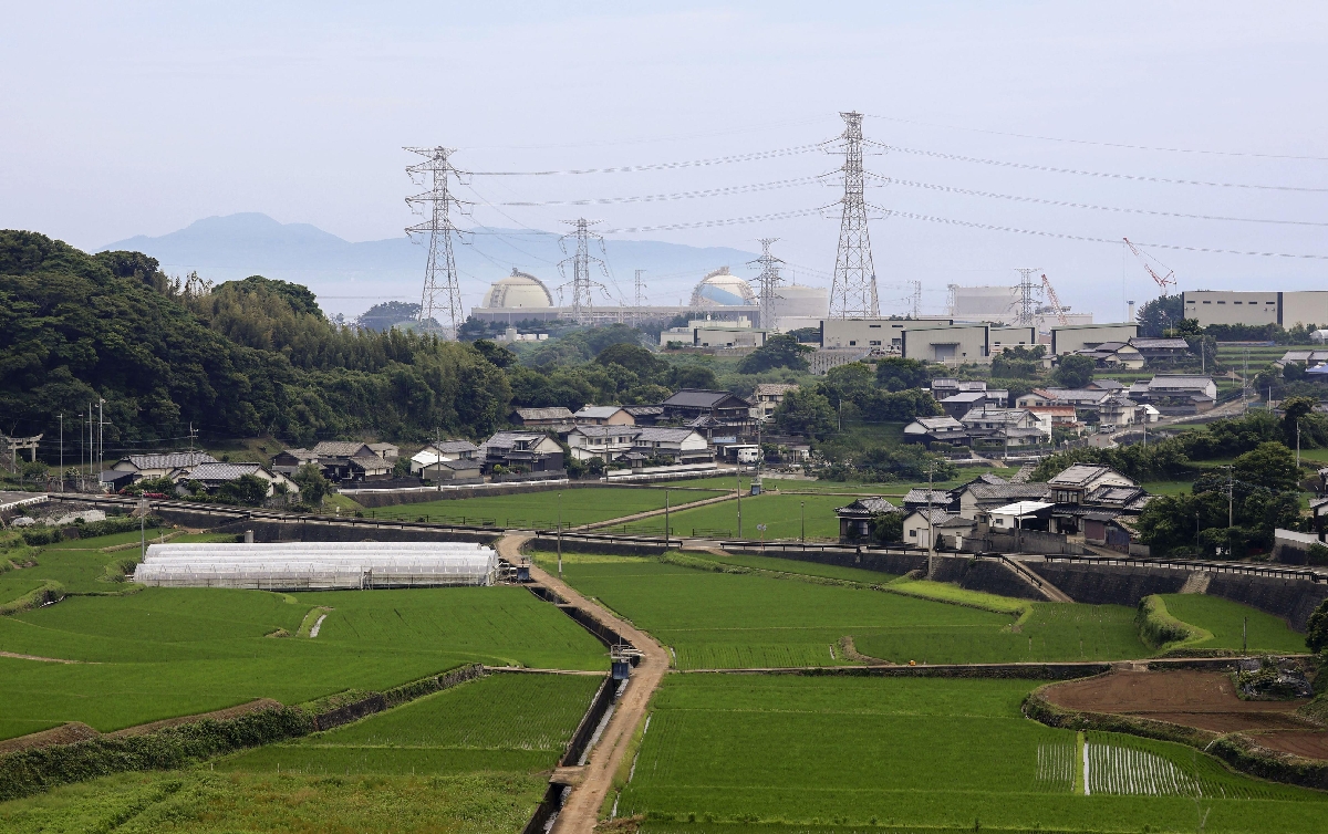 　九州電力玄海原発（奥）が立地する佐賀県玄海町＝１日