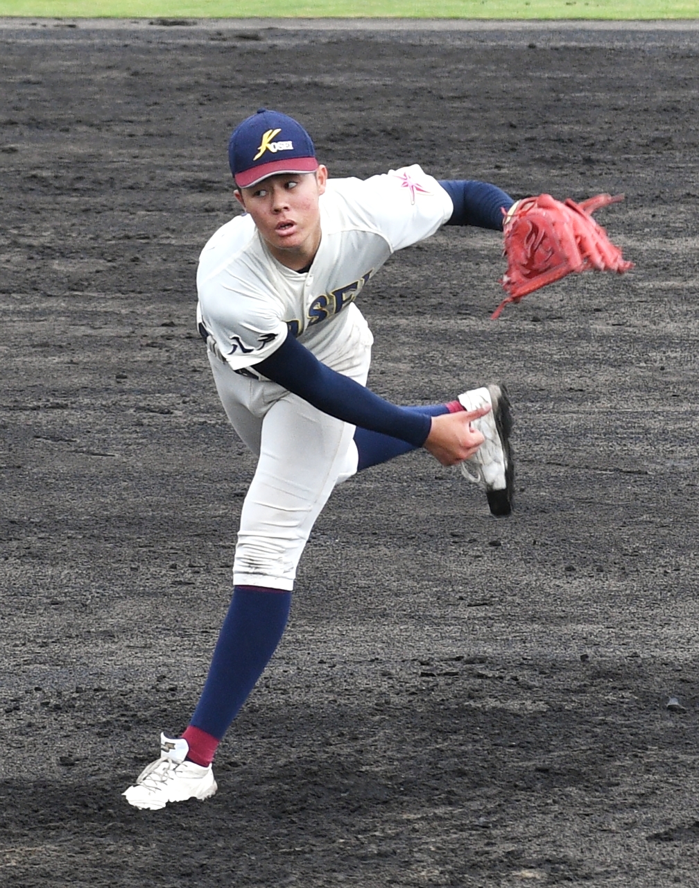 【１回戦・盛岡大付－八学光星】８回を投げ、１失点１０奪三振と好投した八学光星の北口晃大＝青森市ダイシンベースボールスタジアム