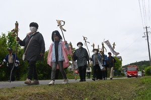 五穀豊穣願い、住民ら70人が練り歩く/久慈・枝成沢地区で「虫まつり」