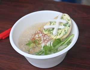 審査員千人が選んだ、頂点の一品は? 新郷で「シン・キリストラーメン」決定戦