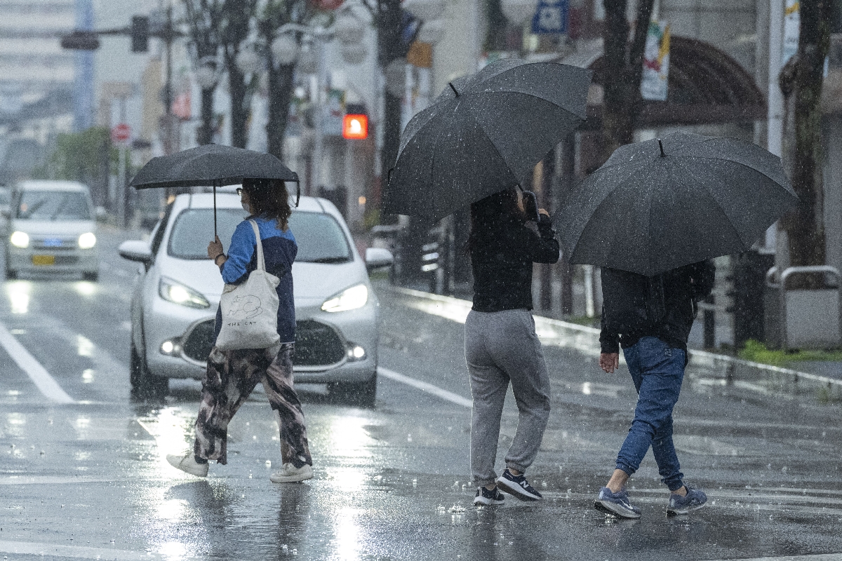 大気不安定、八戸市内で激しい雷雨