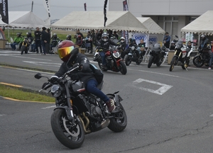 愛好家が乗り心地体感 三八五オートスクール(八戸)でバイクフェス