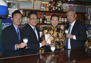氷上競技のジュニア選手育成に 洋酒喫茶プリンス(八戸)、県スケート連盟に寄付