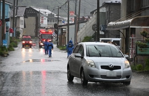 【レベル4危険警報】国道冠水で一時通行止め 猛烈な雨に見舞われた新郷