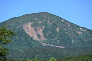 赤倉岳東側斜面で大規模崩落か 南八甲田、地元関係者「景色違う」