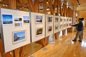 十和田ビジターセンターで写真展 国立公園90周年記念、7月5日まで