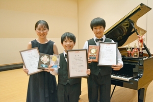早狩兄弟(八戸)、全国で金 大久保さん(八戸)銅/全日本ジュニアピアノコン