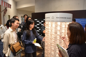 八戸は「奥深く興味深い」 シンガポールの留学生15人、企業など見学