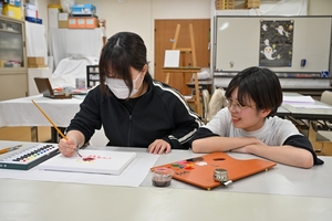 美術館をもうひとつの居場所に 「じゆう★らぼ」始まる/七戸