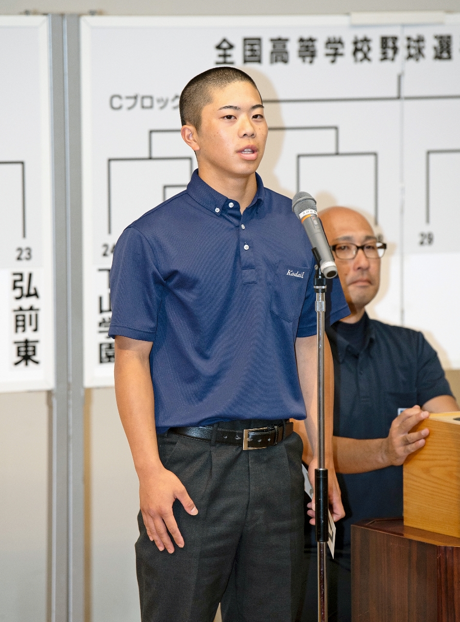 抽選を前に意気込みを語る工大一の小島琉生主将=青森県総合社会教育センター