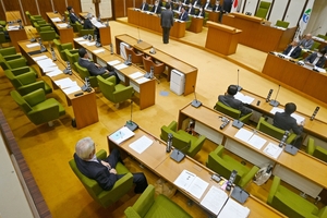 市議の過半数が退席、一時紛糾/久慈市議会 背景に過去の副議長不信任決議案可決