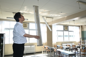 三戸高で蛍光灯脱落などの被害