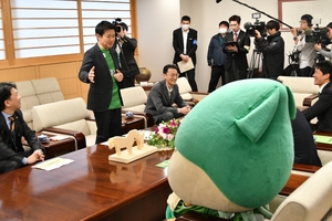 【宮下流を解く 青森県知事就任から3年】(2)県立施設整備