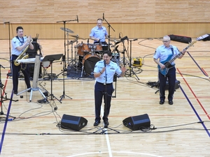 ダイナミックな生演奏の魅力体感 六戸学園で米空軍太平洋音楽隊が演奏会