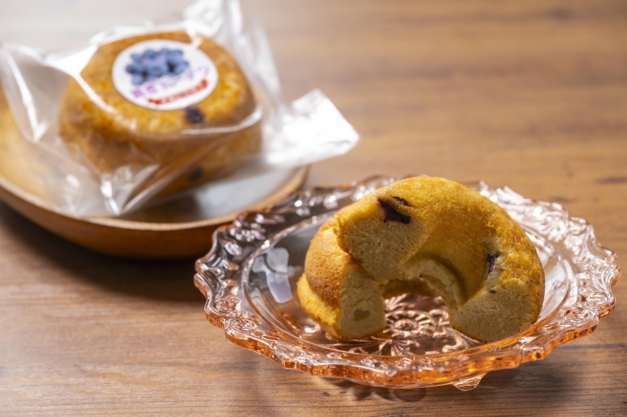 特産のブルーベリー味などがあり、南郷土産としても喜ばれる
