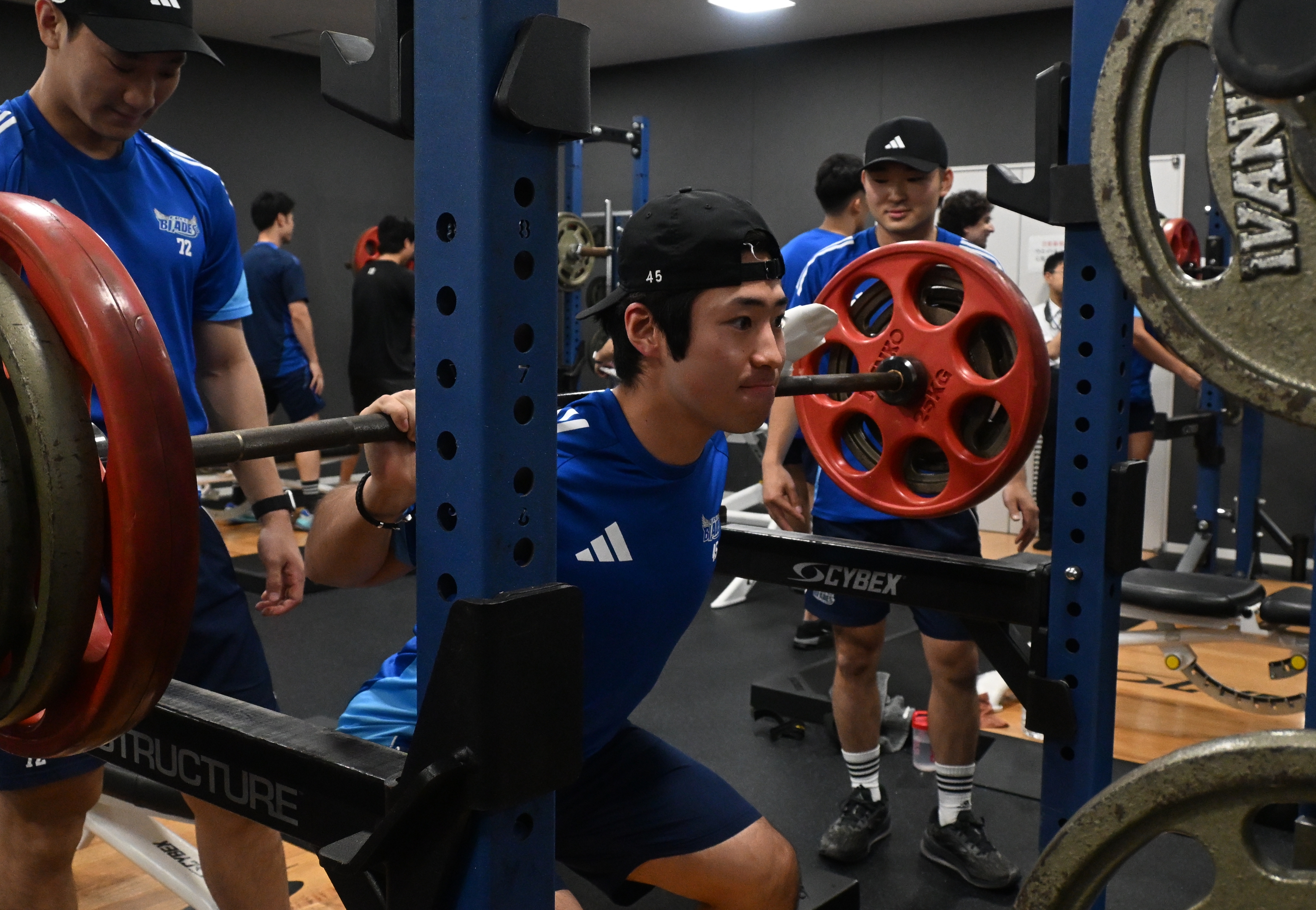 ウエートトレーニングに励む東北フリーブレイズの選手たち＝１日