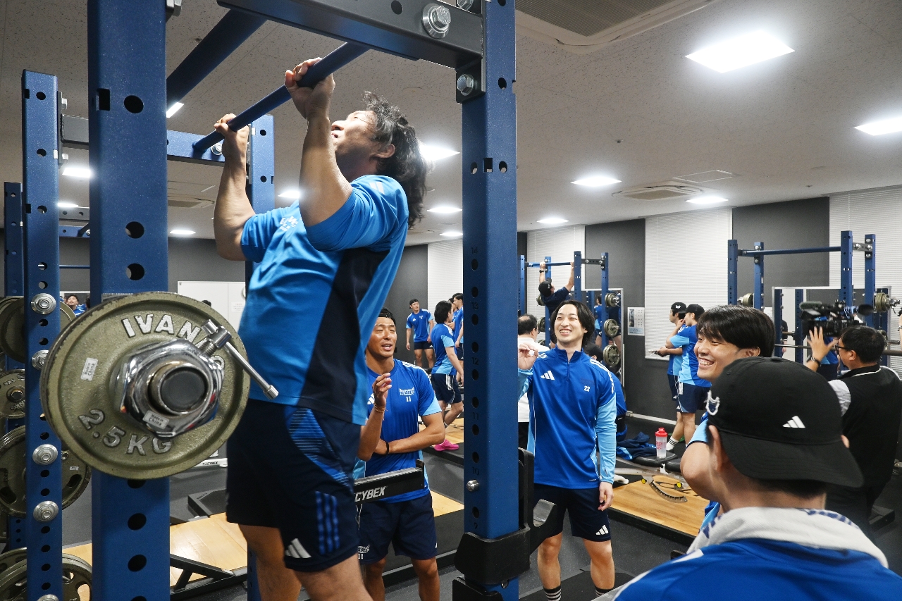 ウエートトレーニングに励む東北フリーブレイズの選手たち=1日、YSアリーナ八戸