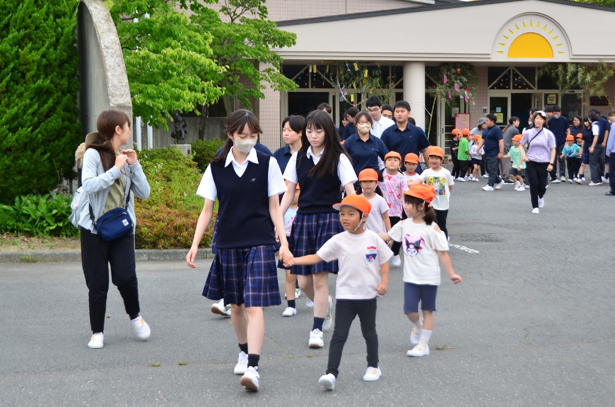 田向地区の施設が合同で行った避難訓練=2日、八戸市