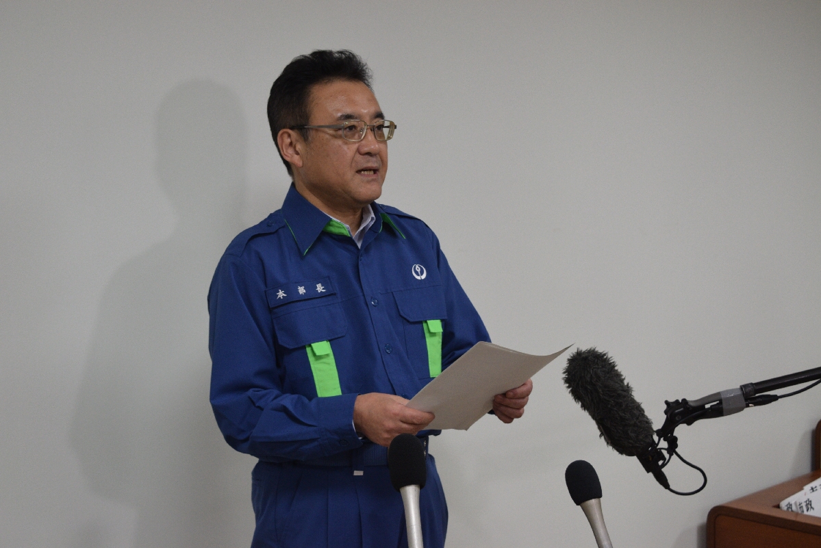 地震への備えなどを呼びかける熊谷雄一市長=2日、八戸市庁