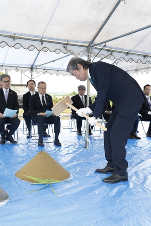 サッカー部の学生寮を起工 27年開校のひばり野西高/五戸