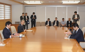 再処理工場「新行程」提示を 宮下知事、国に要求