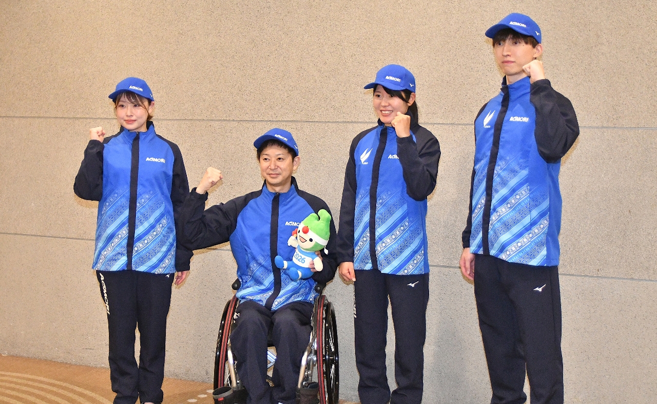 【あおもり国スポ・障スポ】青色がイイネ、新ユニホーム 県選手団用、31年ぶりデザイン刷新